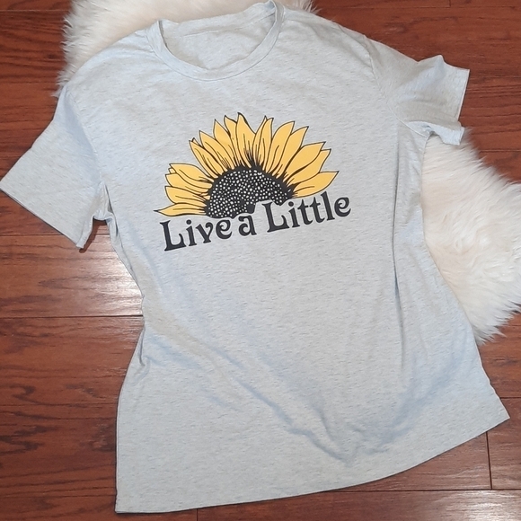 not marked Tops - Sunflower Crewneck Tshirt